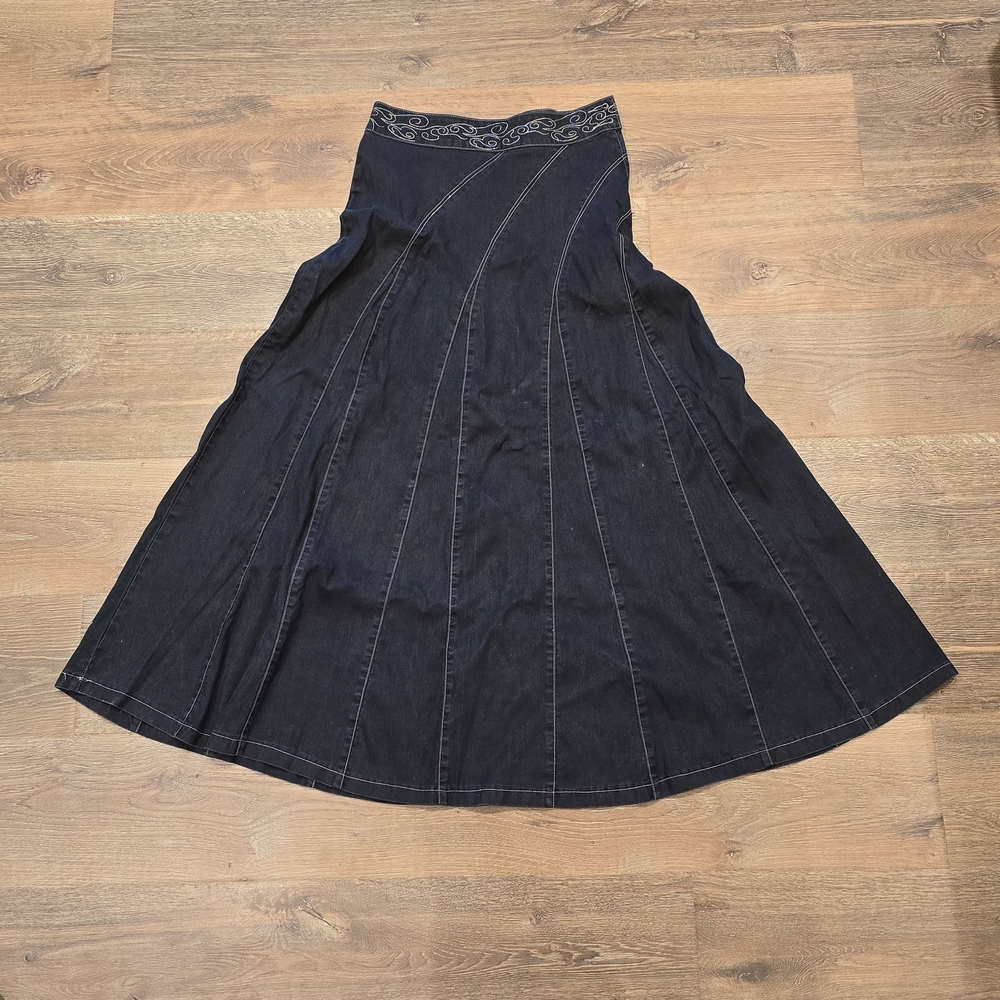 Classy long Denim maxi Skirt. Fit & flare style.